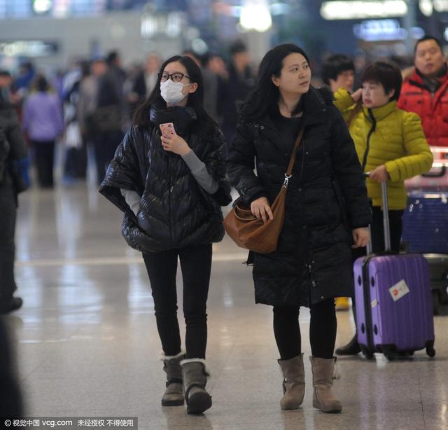 别怕！臃肿羽绒服也能穿出时尚感！