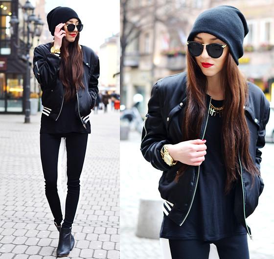 爱穿Leggings的金小妹搭配了飞行员夹克