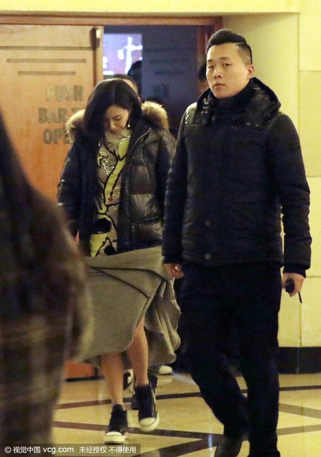 别怕！臃肿羽绒服也能穿出时尚感！