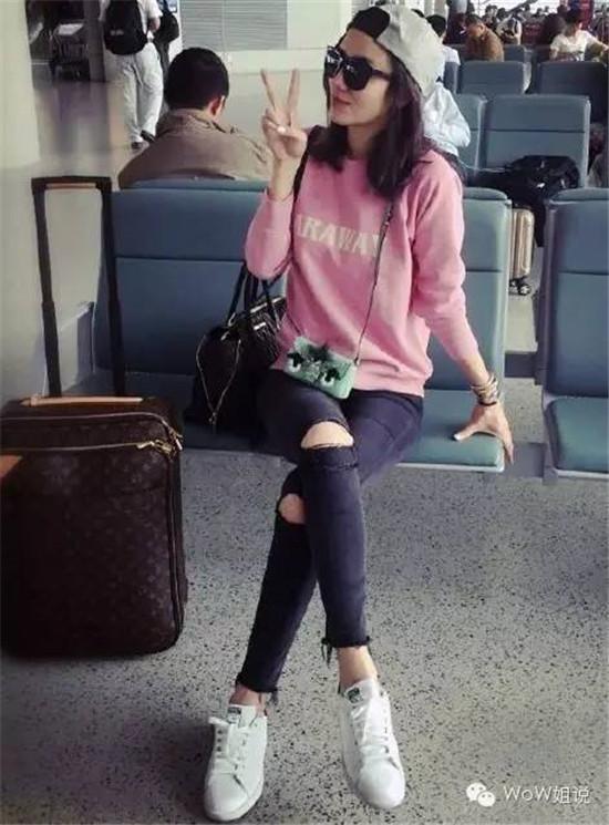 街拍女神宋佳 用短夹克和牛仔裤玩转私服