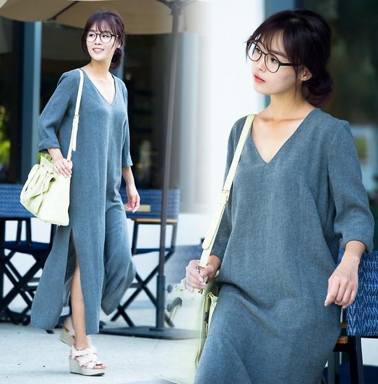 毛衣裙配小白鞋就够了