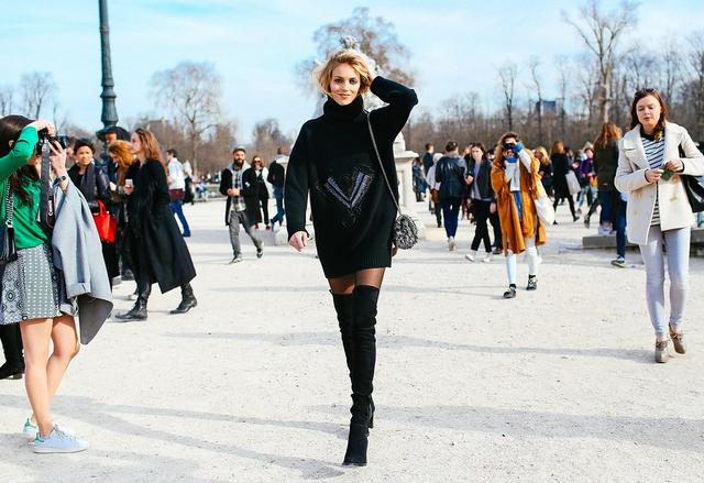 毛衣裙配长靴 优雅大气性感范儿十足