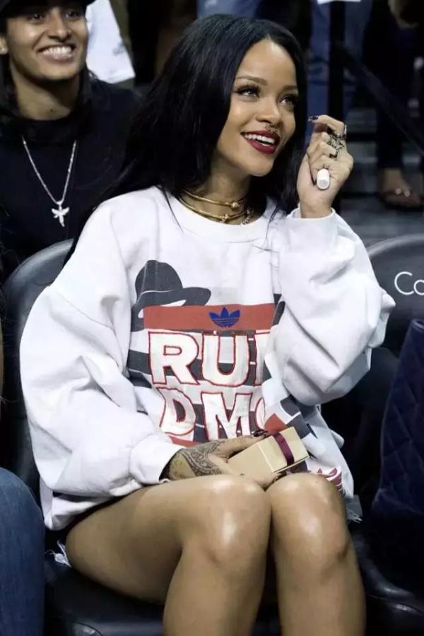 卫衣搭配小心机,这个秋天时尚就靠它了!