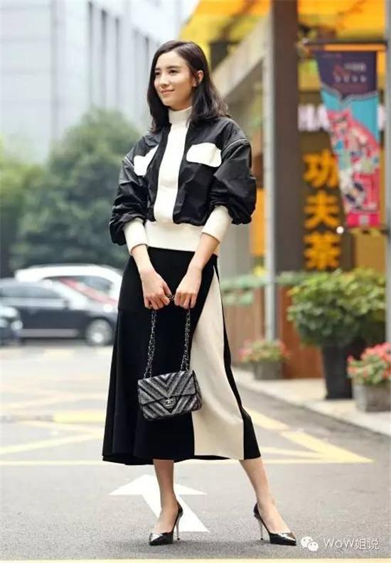 街拍女神宋佳 用短夹克和牛仔裤玩转私服