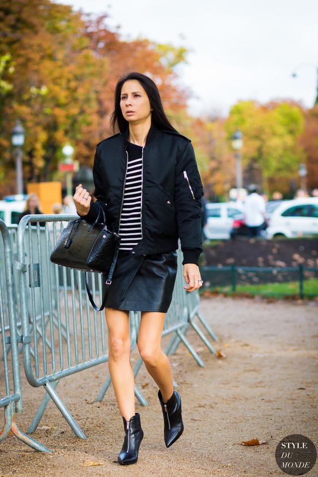 爱穿Leggings的金小妹搭配了飞行员夹克