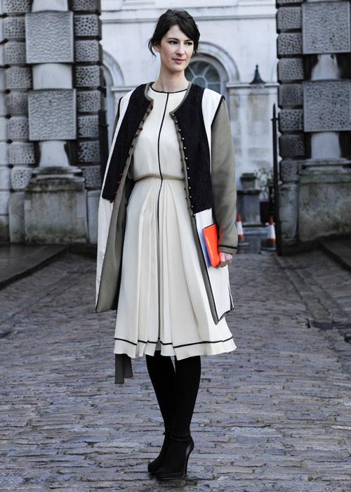 天气渐凉长袖连衣裙让你美腻到秋天