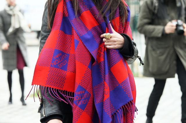 时髦保暖打造黄金比例，一条围巾满足你的N个愿望！