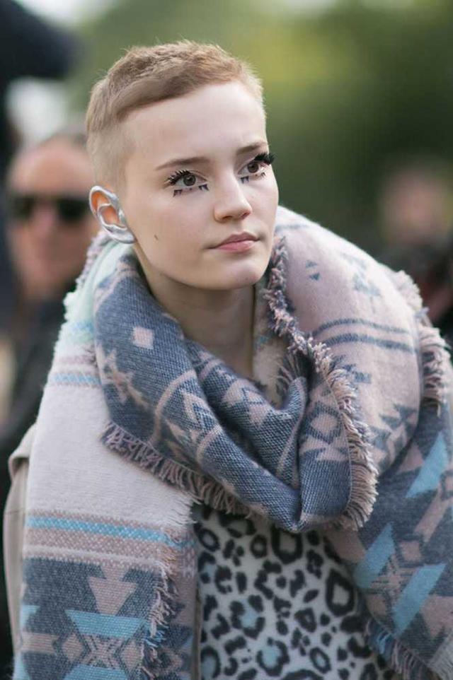 时髦保暖打造黄金比例，一条围巾满足你的N个愿望！