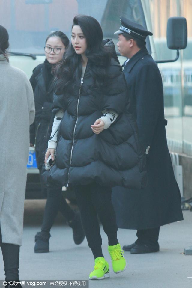 别怕！臃肿羽绒服也能穿出时尚感！