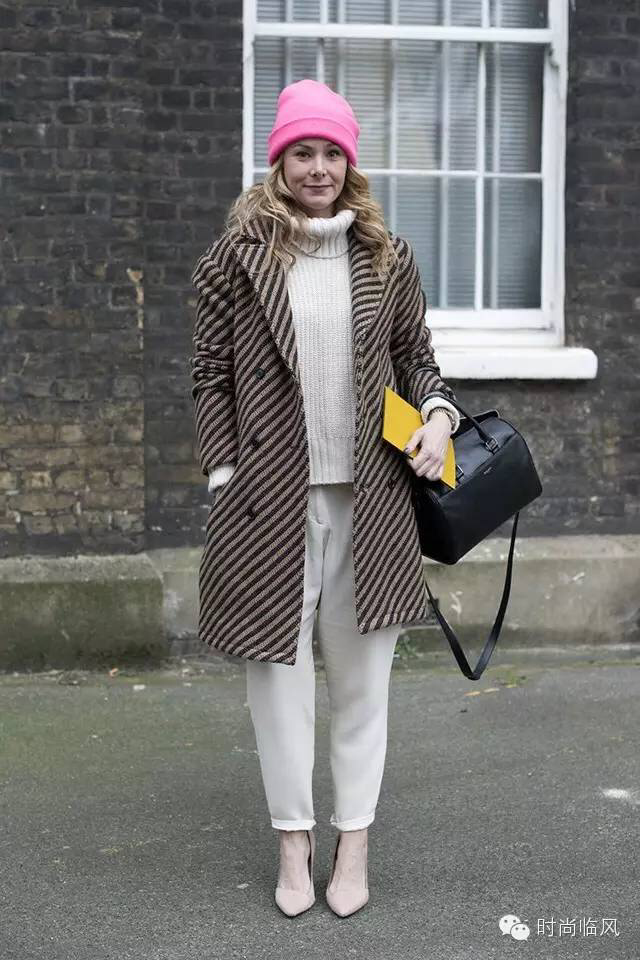 大衣要配高领毛衣