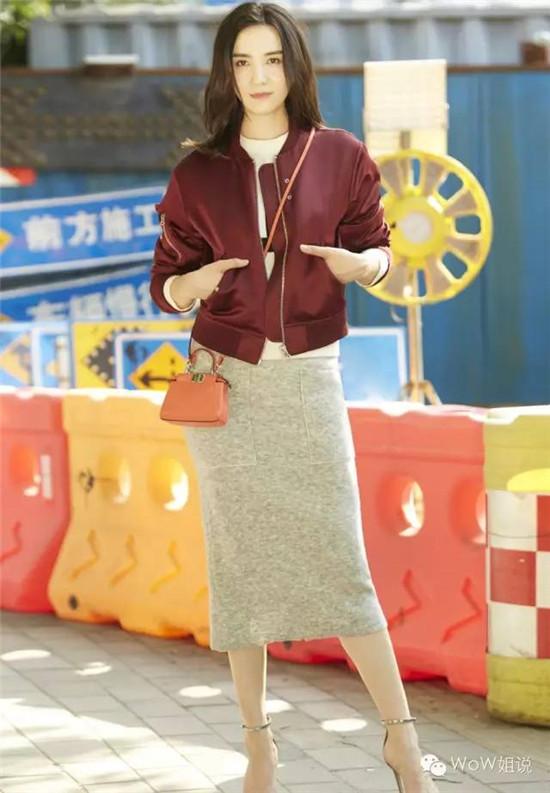 街拍女神宋佳 用短夹克和牛仔裤玩转私服