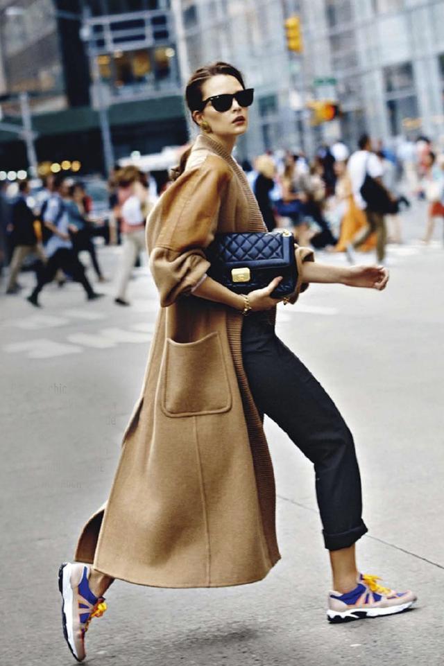 显瘦外套太小家子气 宽版外套正流行