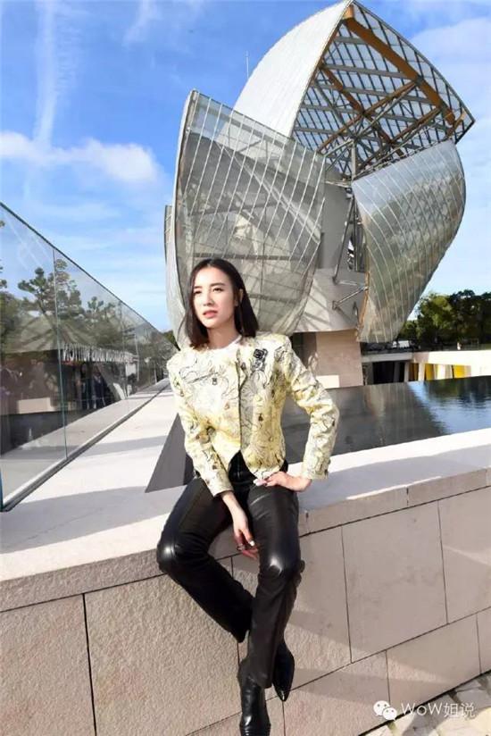 街拍女神宋佳 用短夹克和牛仔裤玩转私服