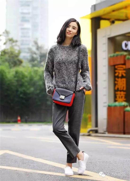 街拍女神宋佳 用短夹克和牛仔裤玩转私服