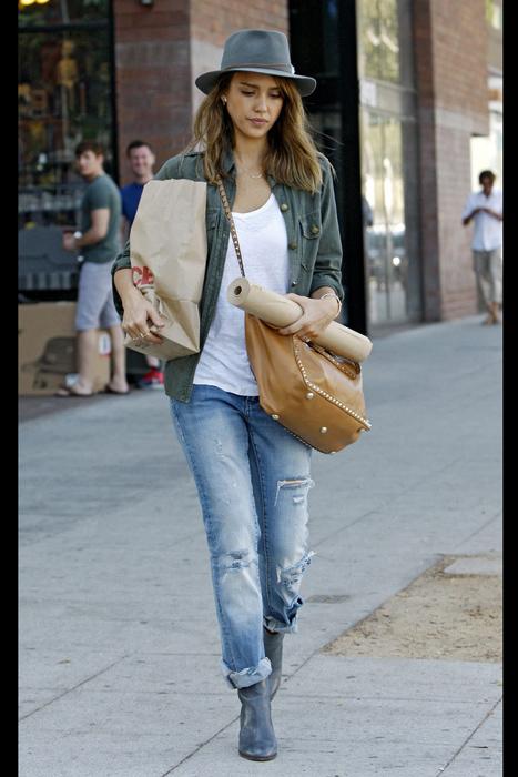 早秋破洞牛仔刚刚好