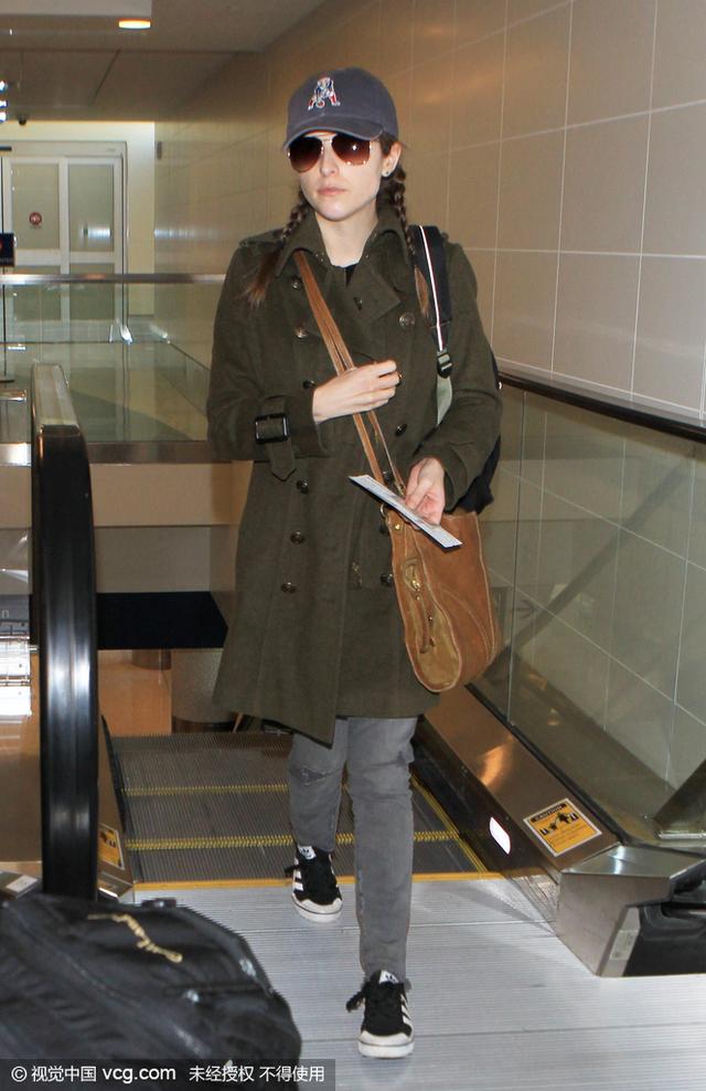 能不能好好的穿一件军绿大衣？