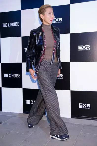 大衣要配高领毛衣