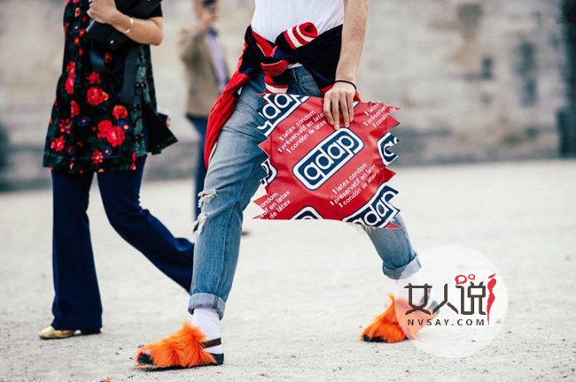 2017春夏时装周街拍包包最抢眼 全是今年新款快来拔草