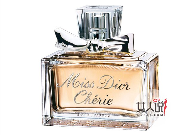 香水喷在哪里最持久 一抹芬芳的魅力自然散发出迷人香气