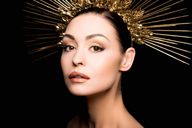 怎样让头发变直 让头发快速变直的方法解决头发毛躁打结