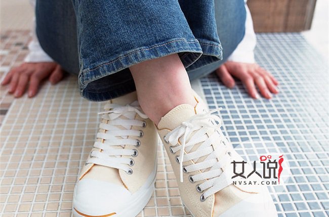 牛仔裤配什么鞋好看 拒绝沉闷穿出不同牛仔风格