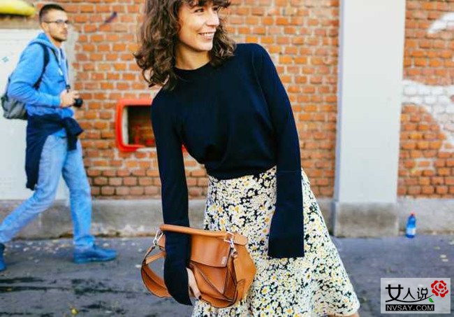 个性潮包街拍 看潮人们背的这些潮包真是帅呆了