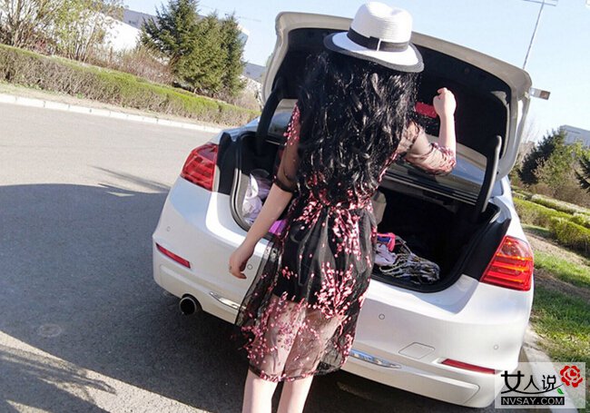 碎花连衣裙搭配裤子可以吗 时尚夏季迷你碎花裙显女神范