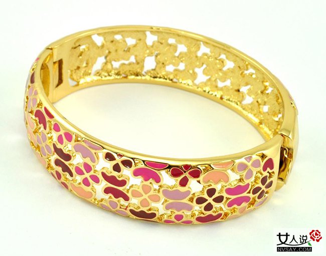 手镯的戴法 来瞧瞧手镯的正确戴法吧别再戴错了