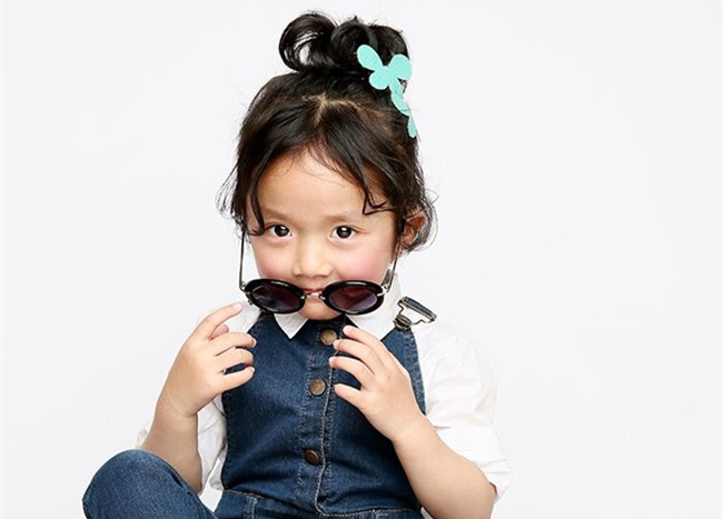 小女孩发型绑扎方法 五种小女孩甜美发型绑扎妈咪必学