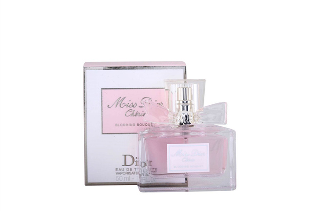 迪奥香水哪款最受欢迎 还不知道?那你就太low了