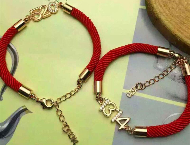 上档次且不贵手链品牌 8款情侣手链一眼就让你勾魂摄魄