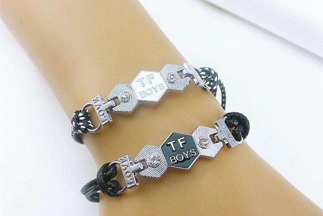 上档次且不贵手链品牌 8款情侣手链一眼就让你勾魂摄魄