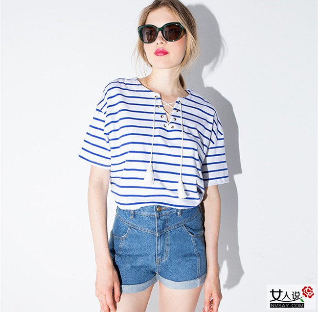 牛仔短裤配什么上衣 潮妞教你潮流搭配术凸显时尚女神范
