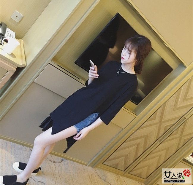 牛仔短裤配什么上衣 潮妞教你潮流搭配术凸显时尚女神范