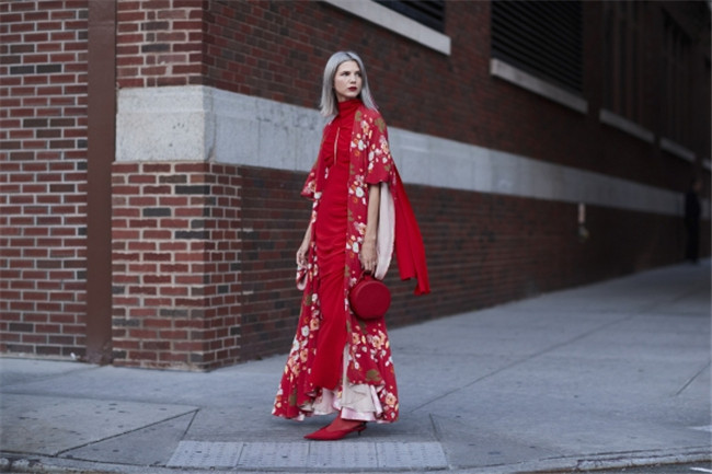 2017秋季服装流行街拍 紧跟时尚精儿脚步玩坏秀场潮流