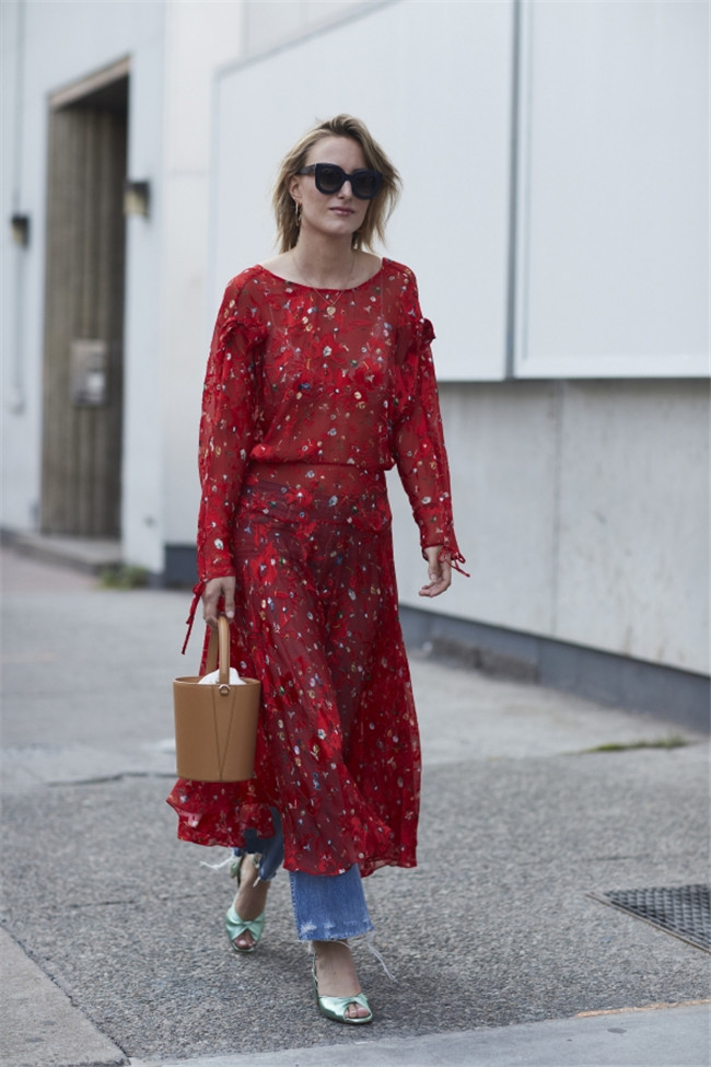 2017秋季服装流行街拍 紧跟时尚精儿脚步玩坏秀场潮流