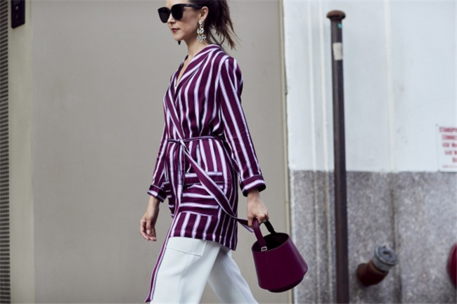 2017秋季服装流行街拍 紧跟时尚精儿脚步玩坏秀场潮流