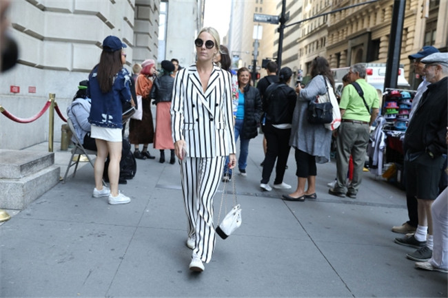 2017秋季服装流行街拍 紧跟时尚精儿脚步玩坏秀场潮流