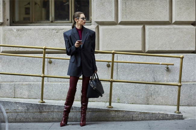 2017秋季服装流行街拍 紧跟时尚精儿脚步玩坏秀场潮流