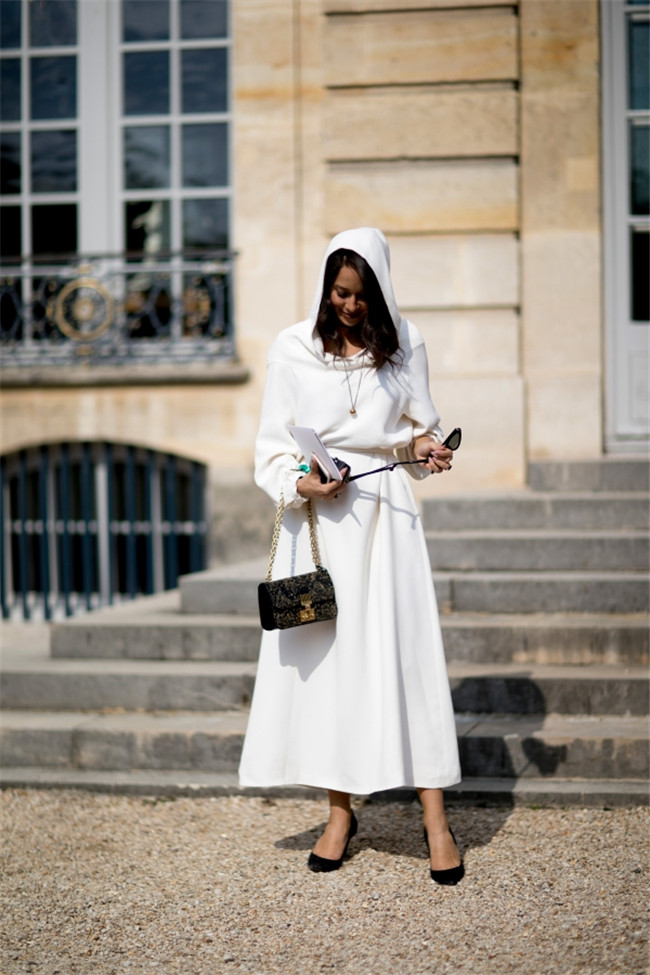 2017秋冬黑白配街拍 一大波黑白配赶来有型又有范儿