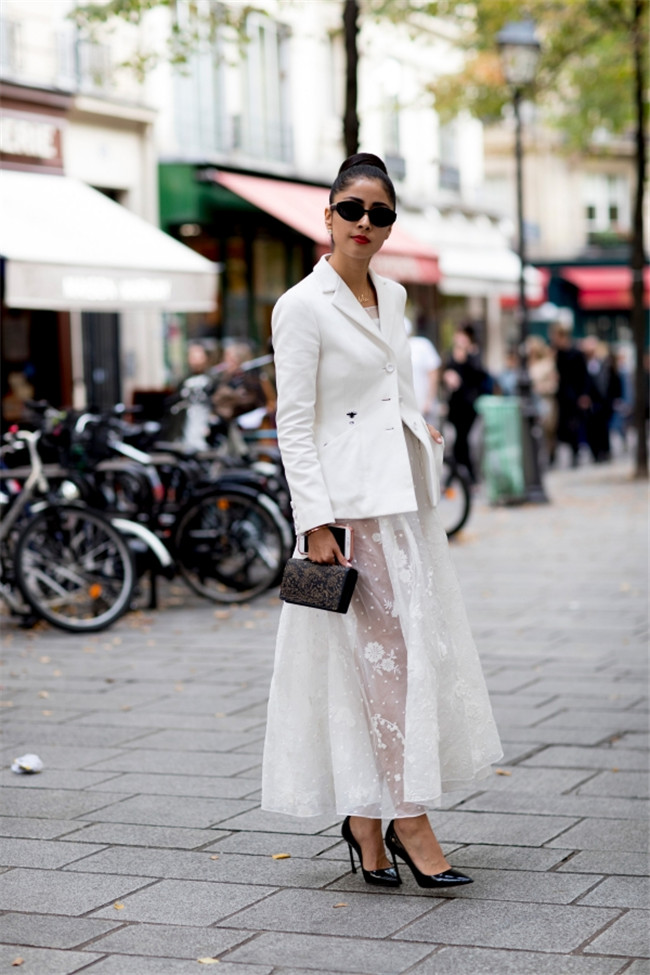 2017秋冬黑白配街拍 一大波黑白配赶来有型又有范儿