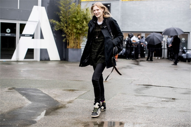 2017秋冬黑白配街拍 一大波黑白配赶来有型又有范儿