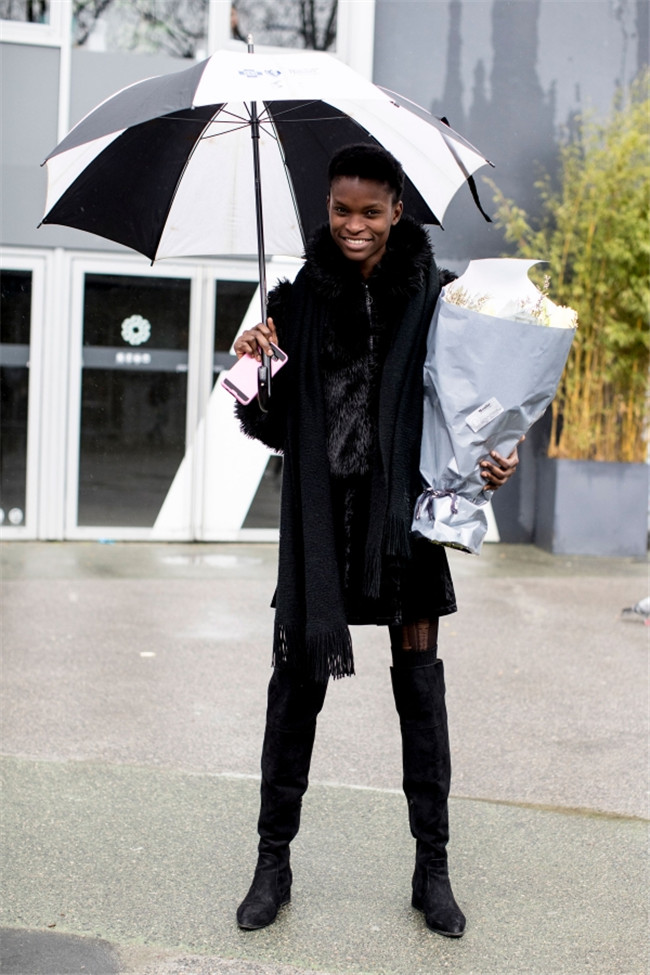 2017秋冬黑白配街拍 一大波黑白配赶来有型又有范儿