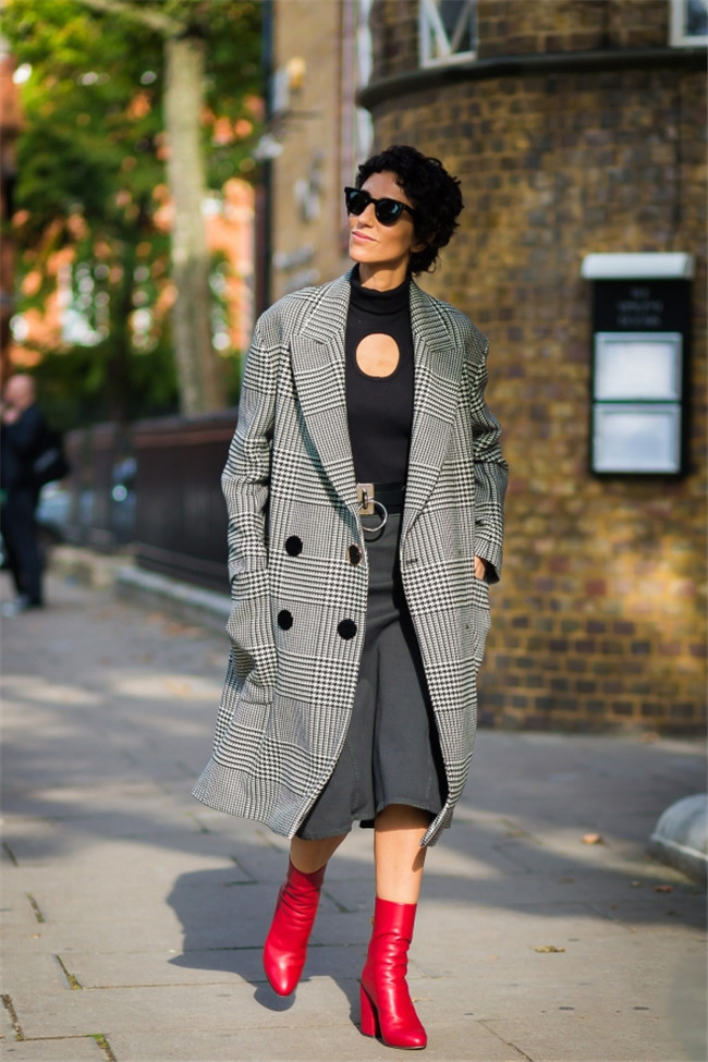 屁股大的女生穿什么好看 学习街拍达人完美遮住臀部肉肉