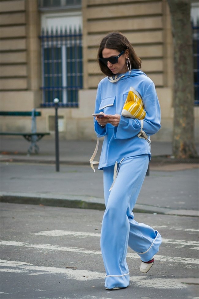 肩膀宽适合穿卫衣吗 穿对卫衣变身帅气无比小仙女