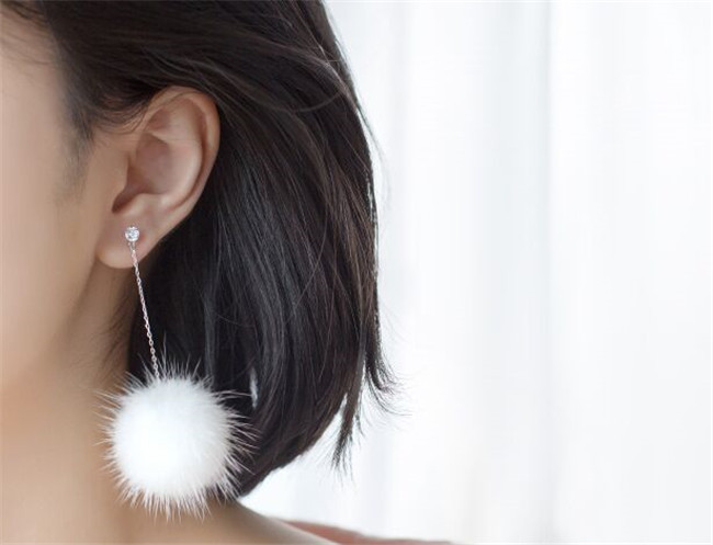 女孩冬天戴什么首饰 选对最chic首饰为自己锦上添花