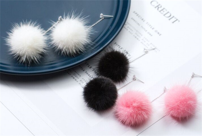 女孩冬天戴什么首饰 选对最chic首饰为自己锦上添花