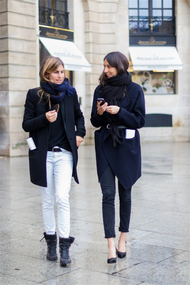 深蓝色大衣配什么颜色围巾 实用又好看简直有型到爆炸