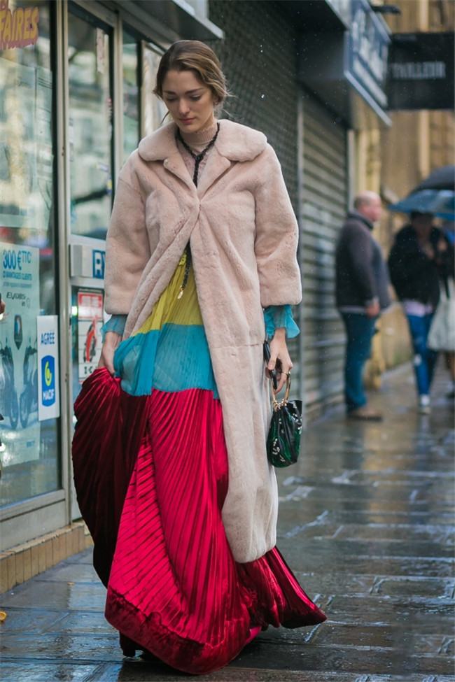 冬天穿裙子有静电怎么办 秒get去静电妙招走路带风