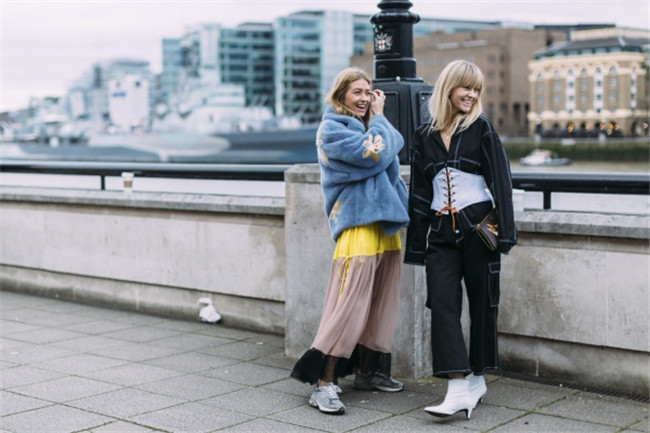 冬天穿裙子有静电怎么办 秒get去静电妙招走路带风